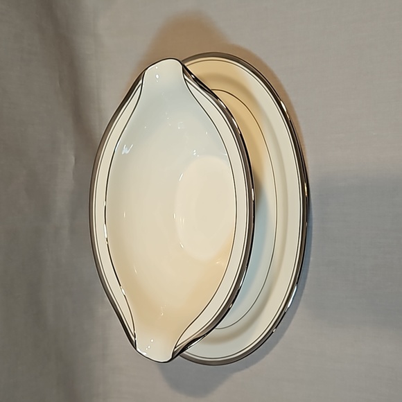 Noritake Champlain 7553 Gravy Boat w/Attached Underplate Ivory China new - Picture 3 of 9